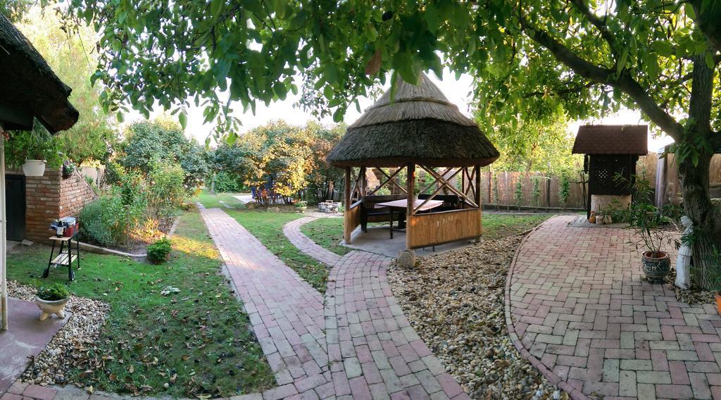 Natura Vendeghaz Pazmand Exteriör bild