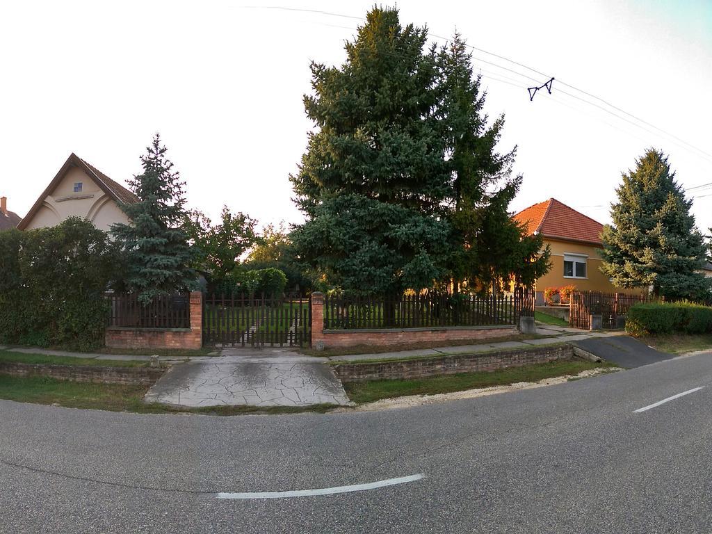 Natura Vendeghaz Pazmand Exteriör bild